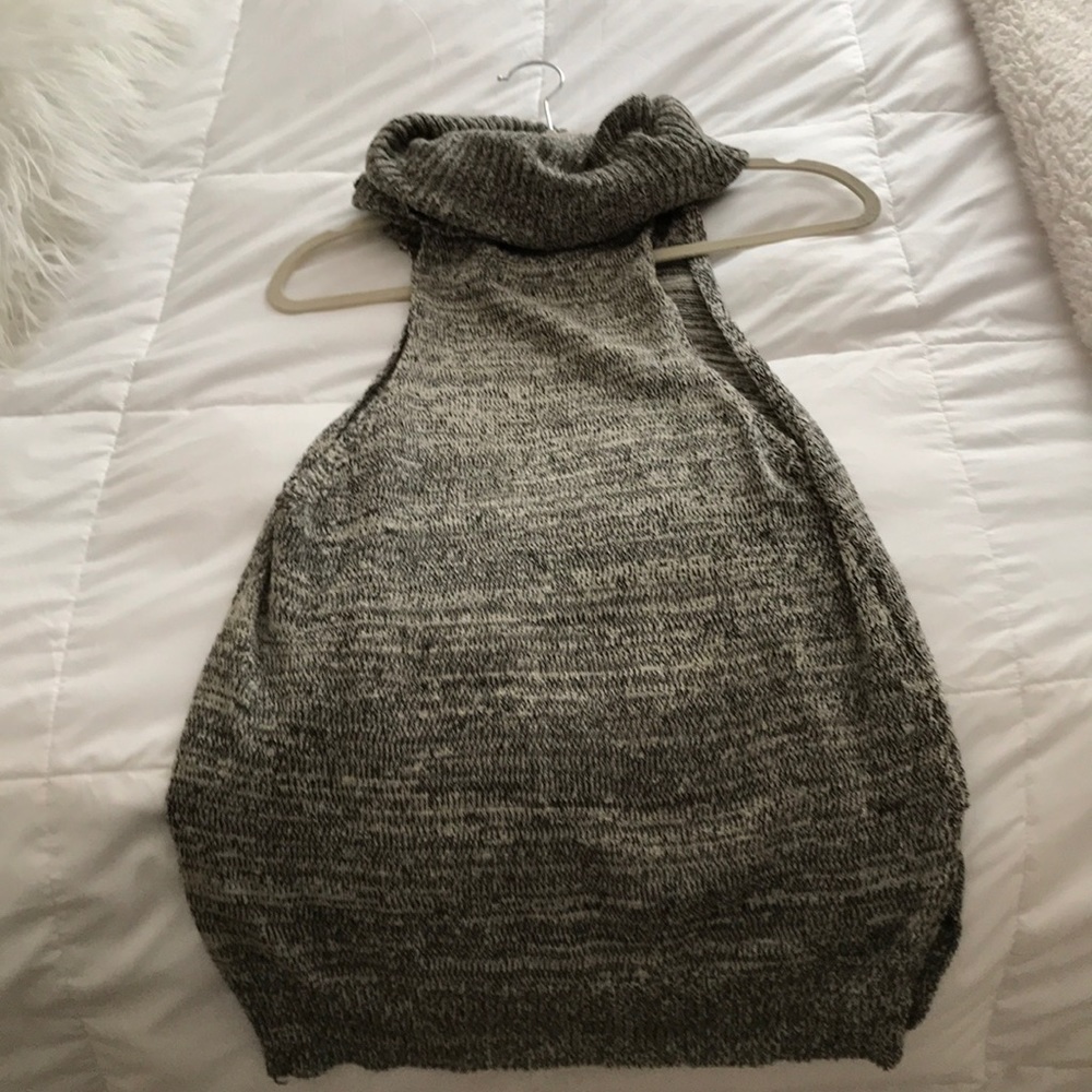 Cowl neck sleeveless sweater